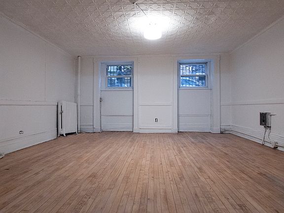 3rd image of 208 E 10th St #B