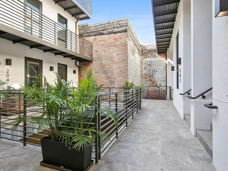 618 N Rampart St #201 — Photo 24