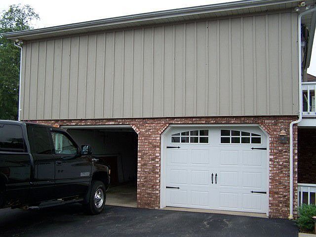 2nd image of 217 Craig St