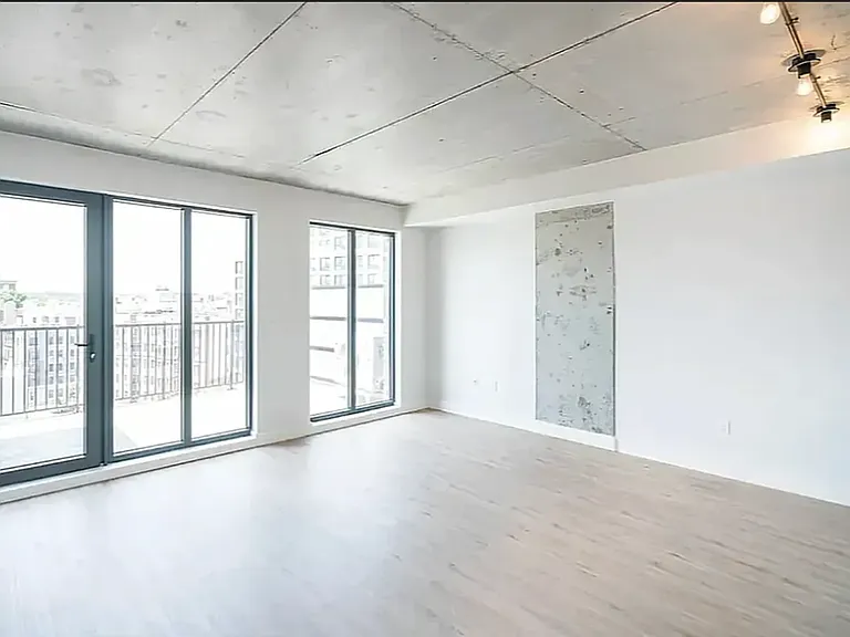 815 Flatbush Ave #Penthouse 20 — Photo 3