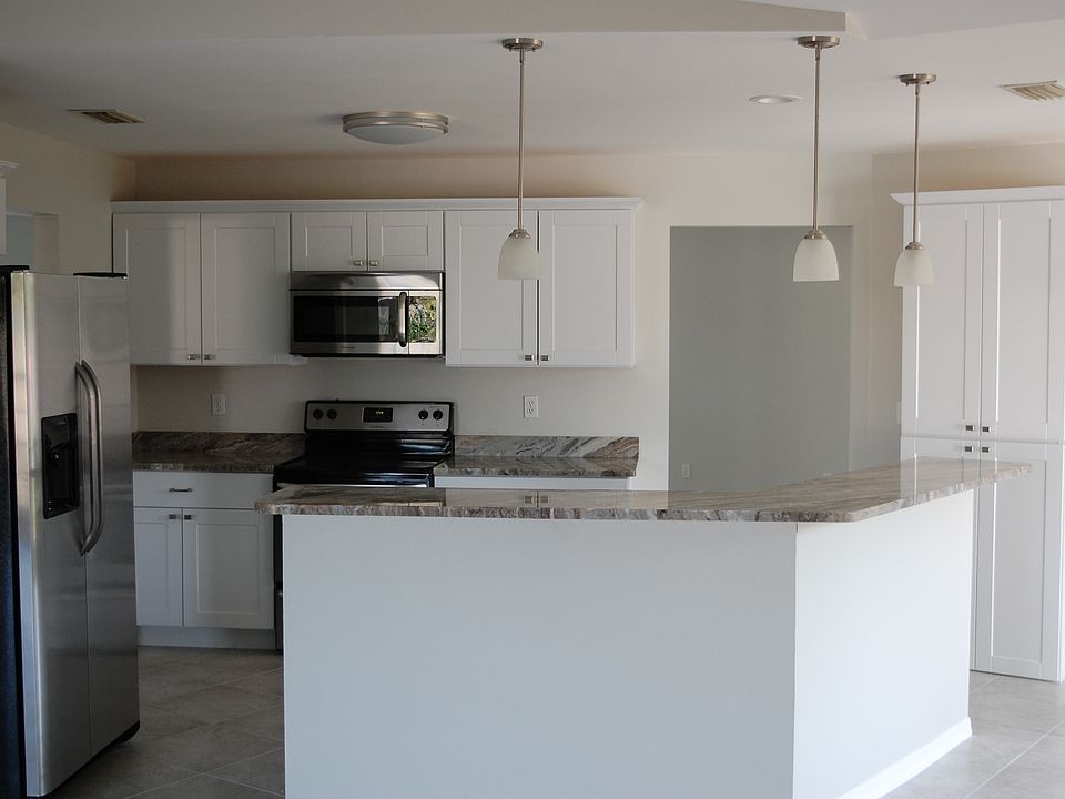 1st image of 1004 SW 33rd Ter