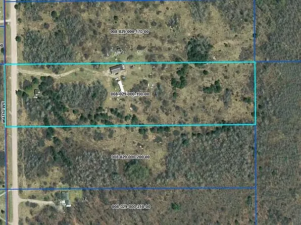 8445 Mathews Rd, Atlanta, MI 49709