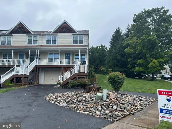 28 Cottonwood Dr, Holland, PA 18966