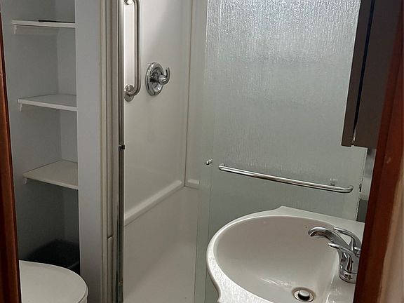 4th image of 318 Cherry St