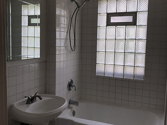 5th image of 2324 Harriet Ave