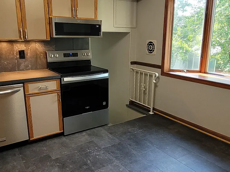 270 Riverview Rd — Photo 16