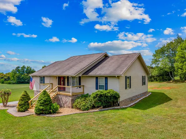 869 Chestnut Grove Cir, Dandridge, TN 37725