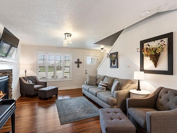 2nd image of 9527 Prairie Ct