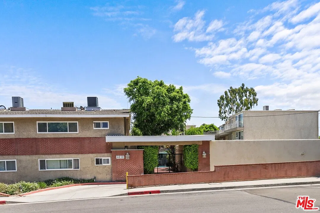 3 bed, 2.5 bath, 1672 sqft, $3,200 — Photo 1