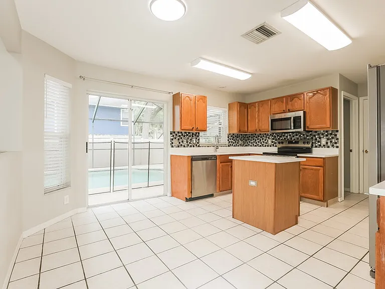 2321 Lyncrest Ct — Photo 6