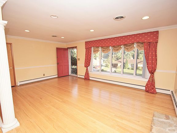 3rd image of 9408 Dawn Dr