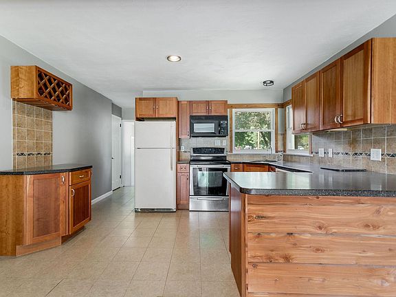 5th image of 19637 Paxson Dr N