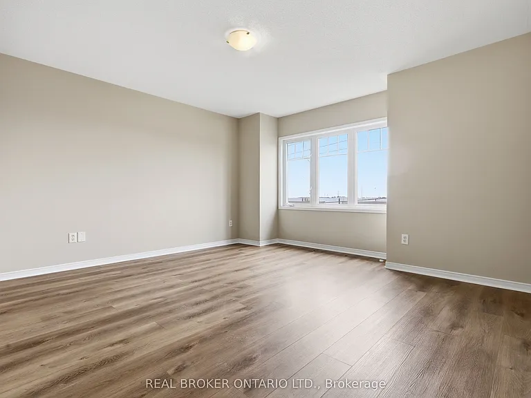 3985 Eglinton Ave W — Photo 7