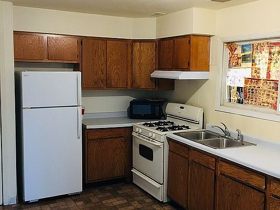 2nd image of 2211 Windsor Ln