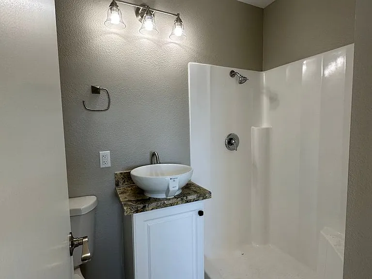 455 E St #4 — Photo 13