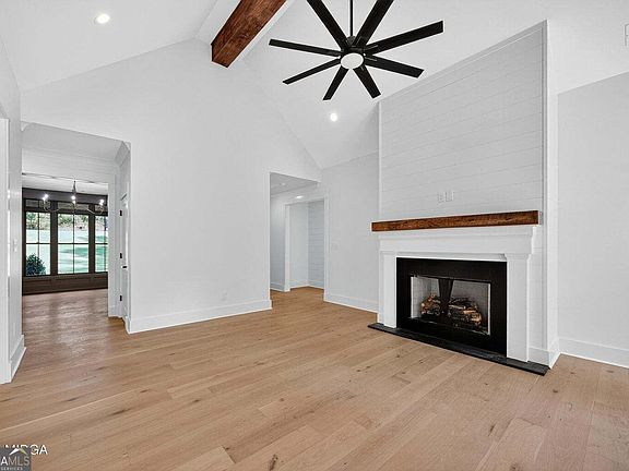 4th image of 896 Jenkins Rd