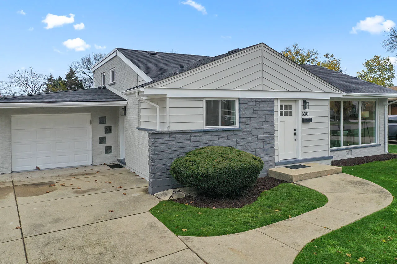 330 E Huntington Ln photo 1