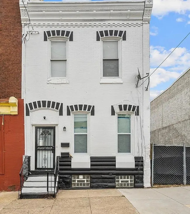 2 bed, 900 sqft, $1,350 — Photo 1