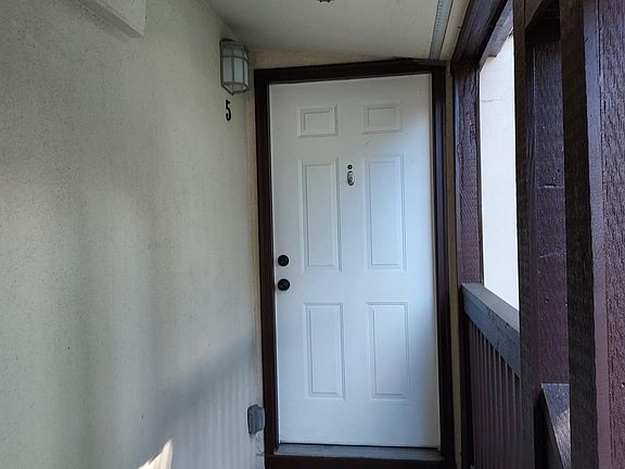 2nd image of 3001 Preble St APT 5