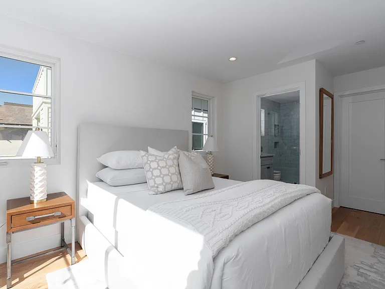 1025 W Balboa Blvd — Photo 22