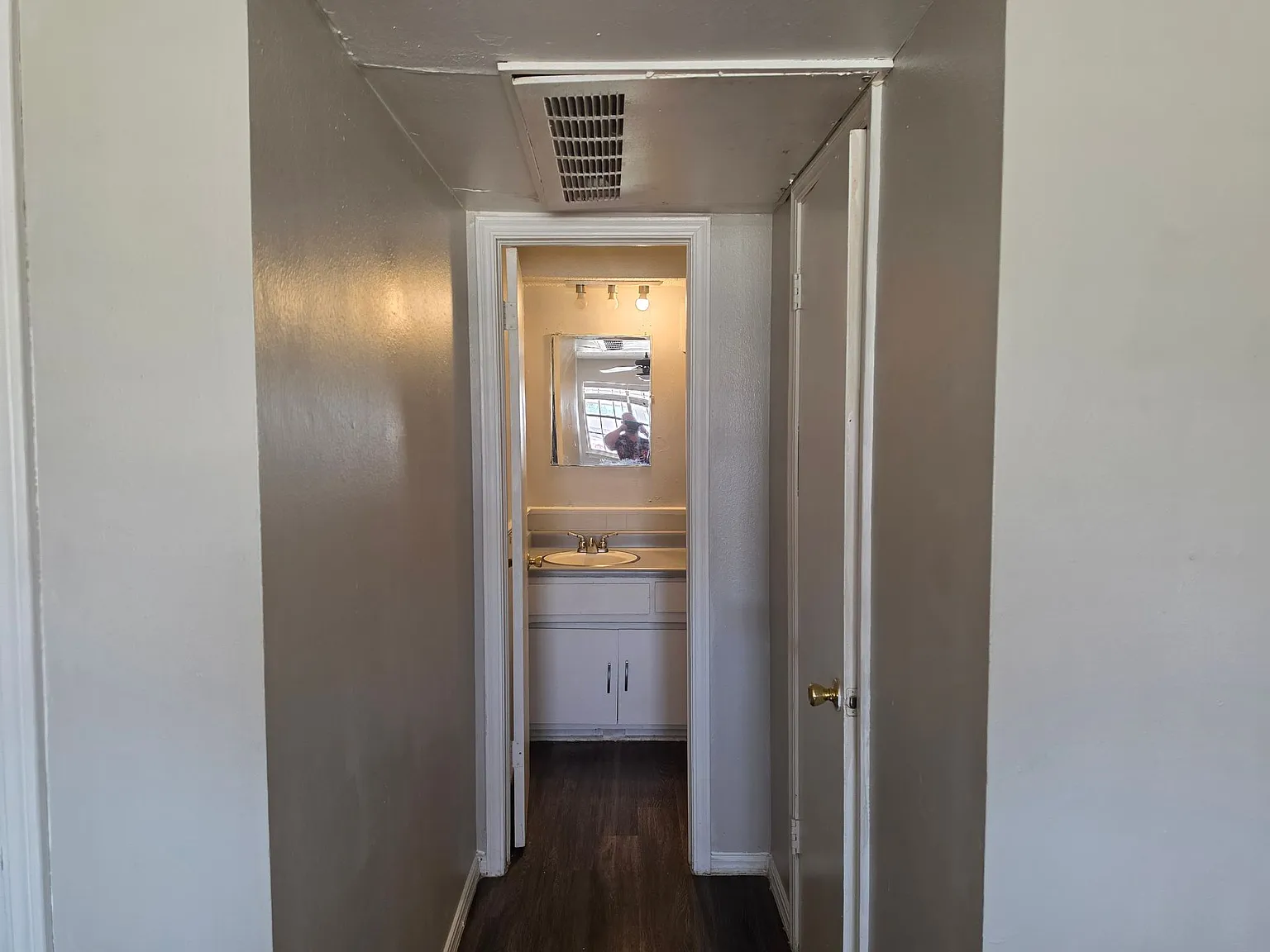 Ridgewood Village Apartments — Photo 4
