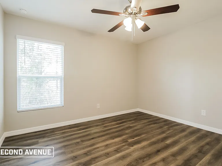 438 Reading St — Photo 9
