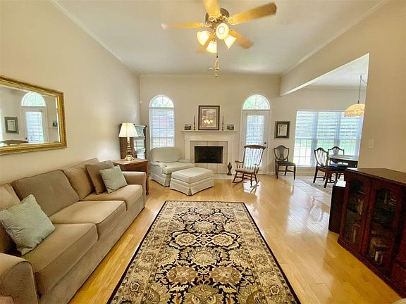 4th image of 113 Rolling Oaks Dr