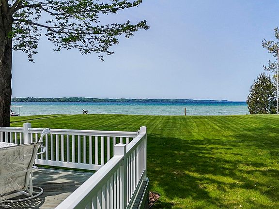 3rd image of 5882 Crystal Beach Rd NW