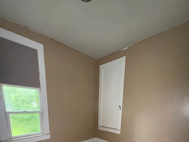 927 W North St — Photo 6