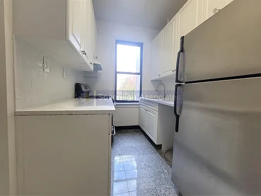 Rented by Sovereign Associates | media 16