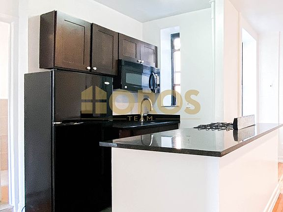 4th image of 262 E 2nd St APT 4A