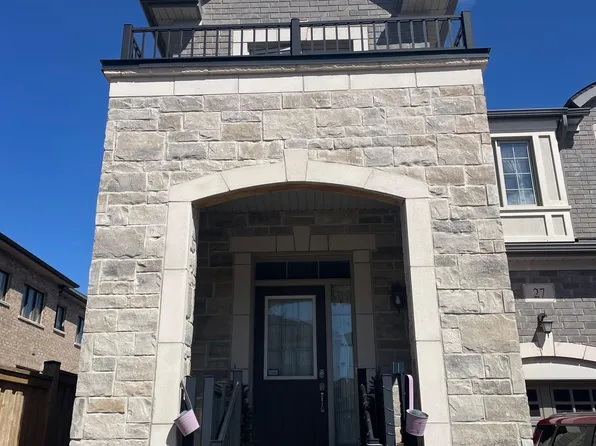 27 Collier Cres, Markham, ON L6E 0T2