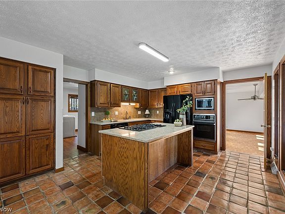 4th image of 490 Johnson Rd