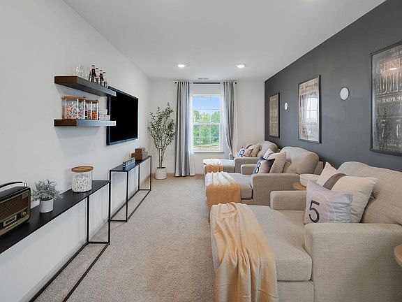 5th image of 215 Bella Dr
