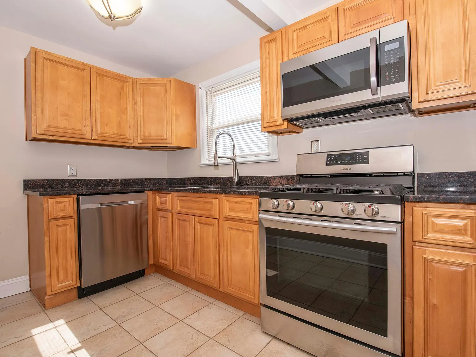 3 bed, 1775 sqft, $3,200 — Photo 1