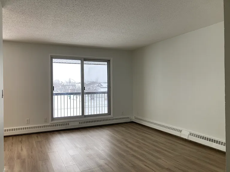 4 Hooper Cres NW — Photo 36