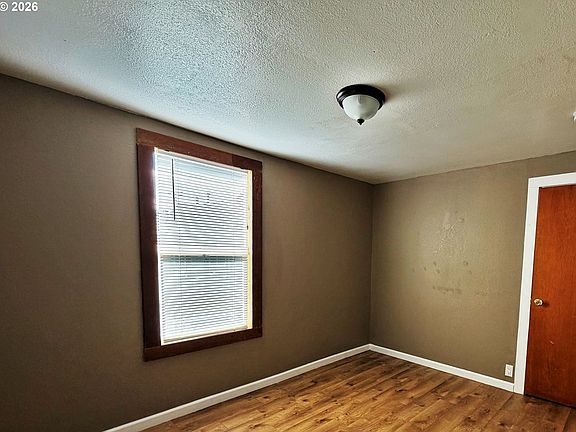 3rd image of 1925 Grove St