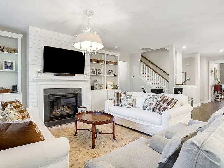 815 Waterways Pkwy S — Photo 13