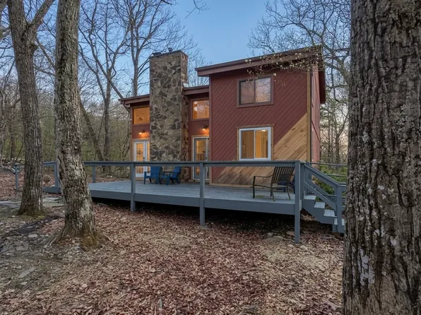 182 Edinburgh Rd, Bushkill, PA 18324