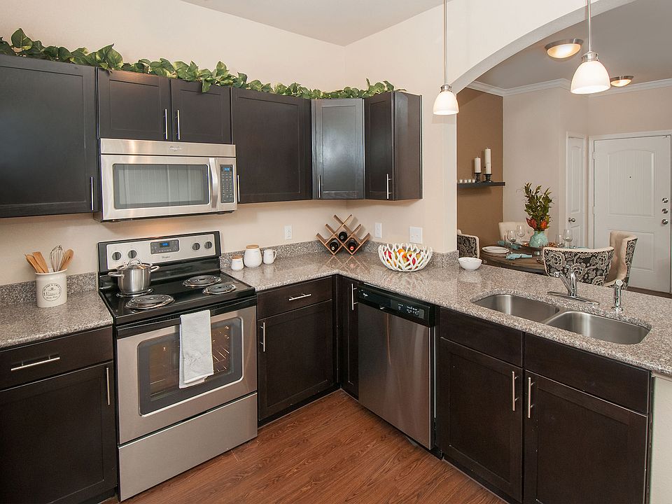 Full Kitchen w Granite, Stainless Steel, Wood Plank Flooring