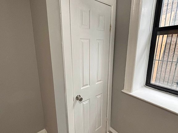 5th image of 3043 Villa Ave Unit B