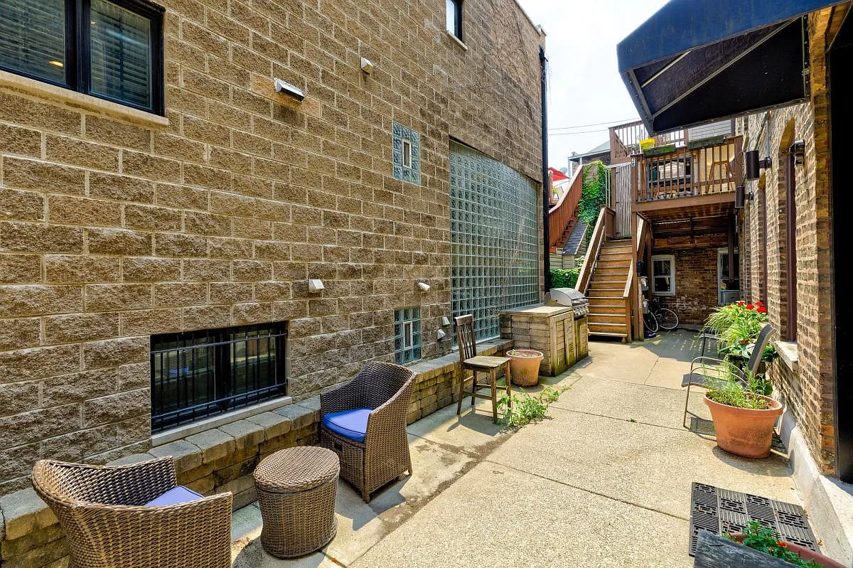 2021 W Mclean - Communal Courtyard - 2021 W McLean Ave