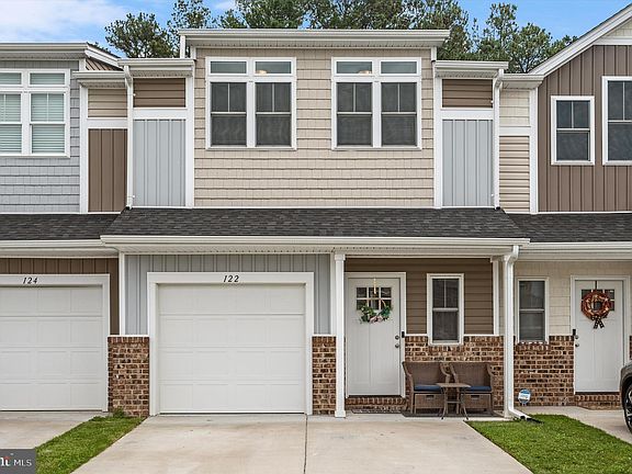 5th image of 122 Stella Ct