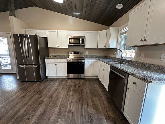 4th image of 210 N Park Ln