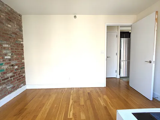 Rented by Mirador Real Estate | media 9