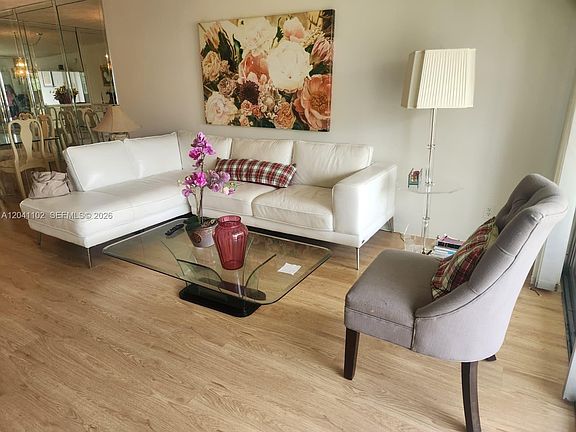 3rd image of 3571 Inverrary Dr APT 307