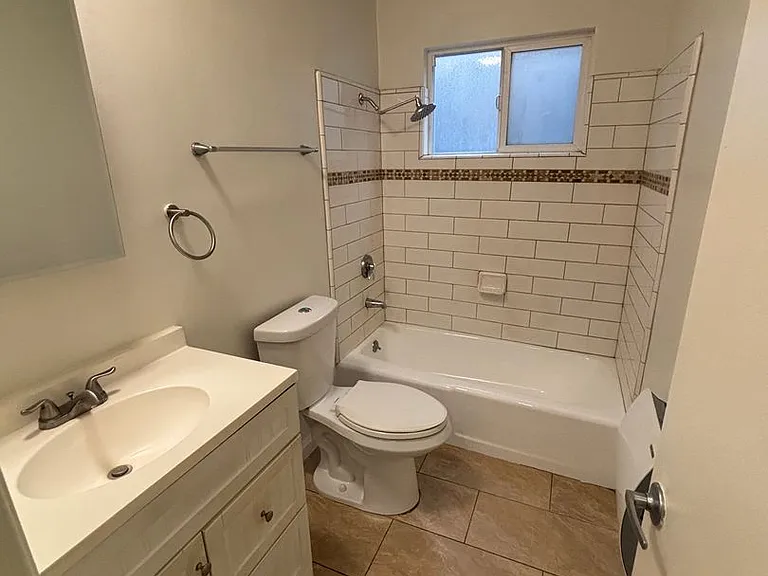 825 S 6th St — Photo 9