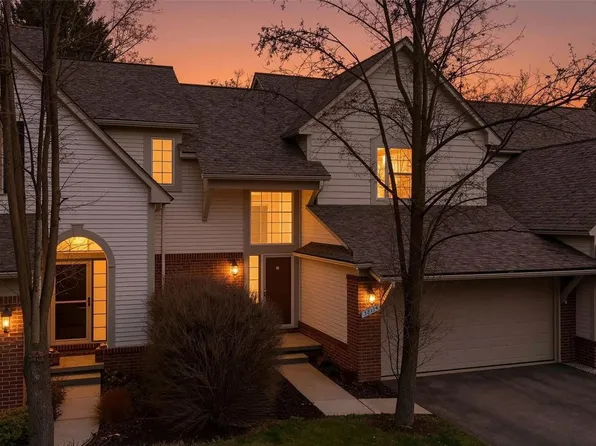 38154 Saratoga Cir, Farmington, MI 48331