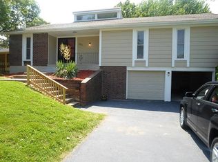 1301 SW 23rd St, Blue Springs, MO 64015