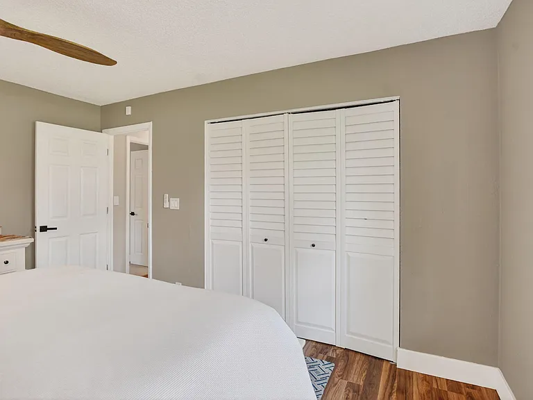 6951 NE 7th Ave — Photo 38